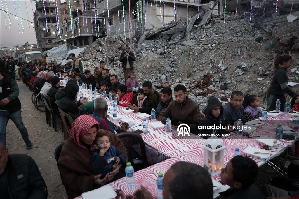 Gazze'de toplu iftar programı düzenlendi