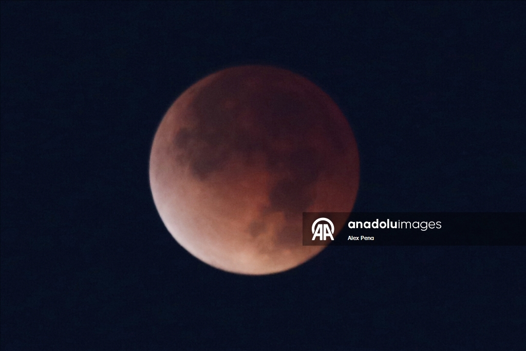 Total Lunar Eclipse Seen in El Salvador