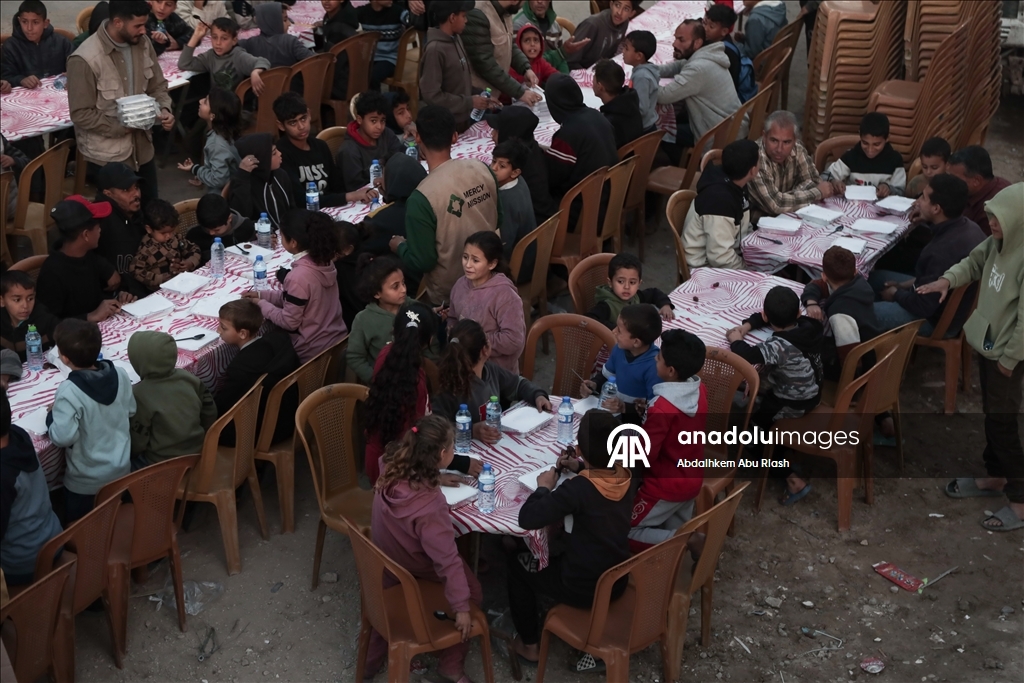 Gazze'de toplu iftar programı düzenlendi