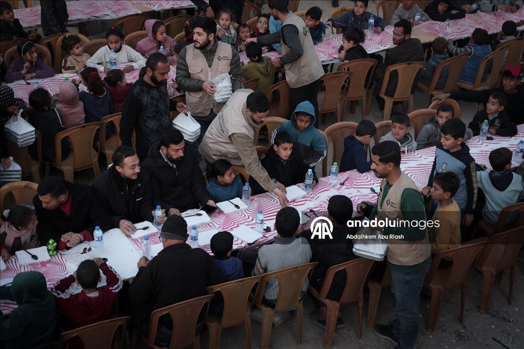Gazze'de toplu iftar programı düzenlendi