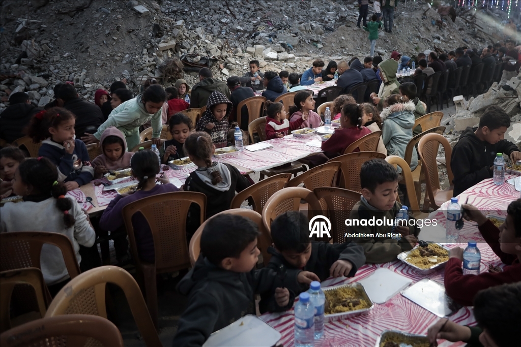 Gazze'de toplu iftar programı düzenlendi