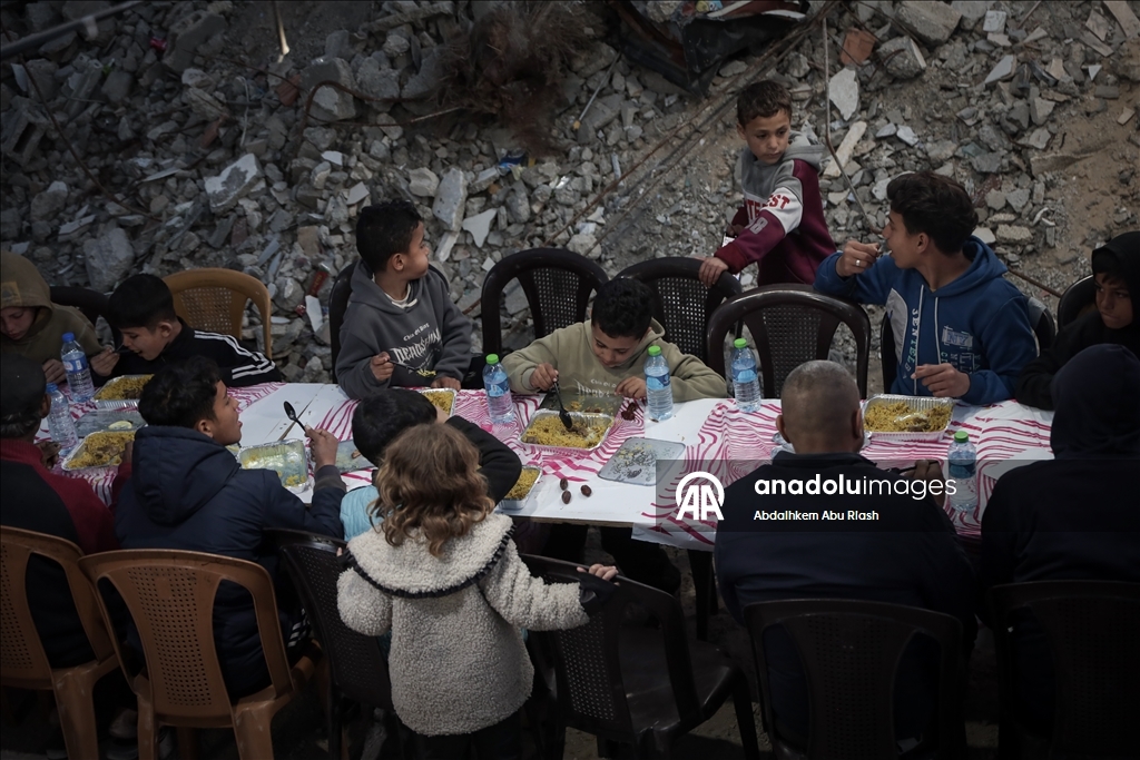Gazze'de toplu iftar programı düzenlendi