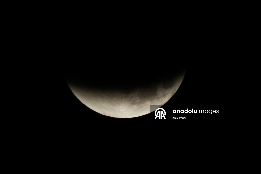 Total Lunar Eclipse Seen in El Salvador