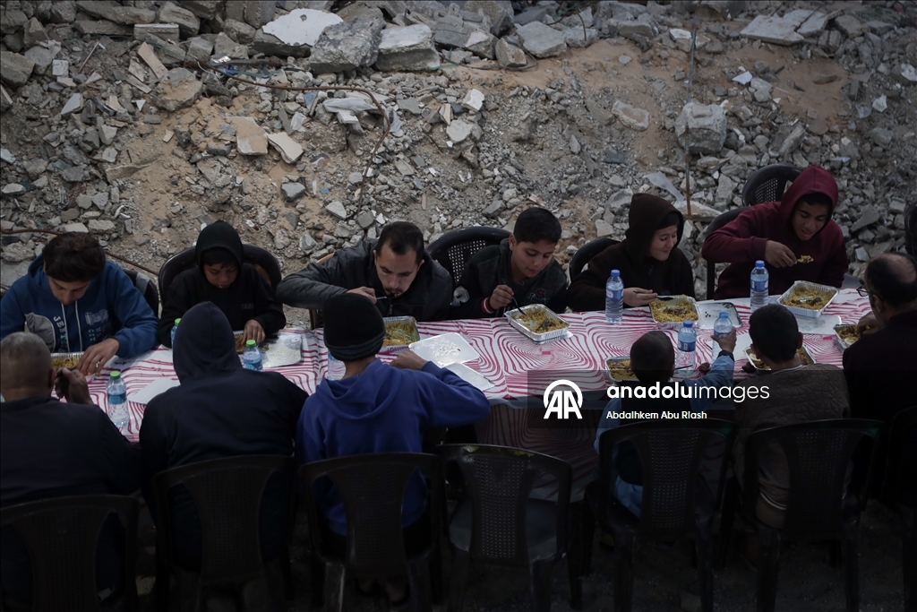 Gazze'de toplu iftar programı düzenlendi