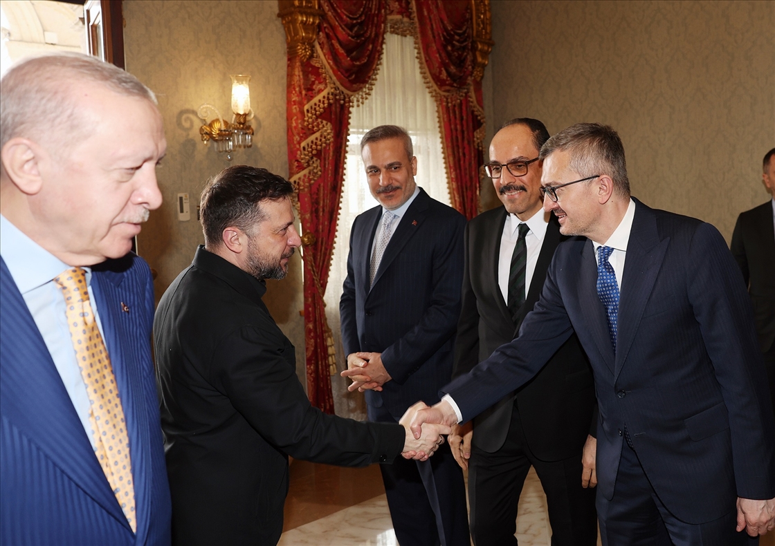 Cumhurbaşkanı Erdoğan, Ukrayna Devlet Başkanı Zelenskiy'i resmi törenle karşıladı