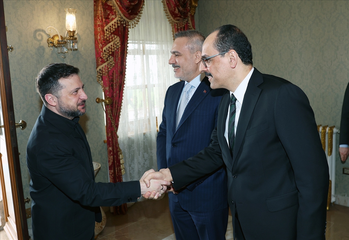 Cumhurbaşkanı Erdoğan, Ukrayna Devlet Başkanı Zelenskiy'i resmi törenle karşıladı