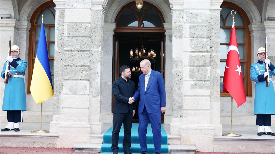 Cumhurbaşkanı Erdoğan, Ukrayna Devlet Başkanı Zelenskiy'i resmi törenle karşıladı