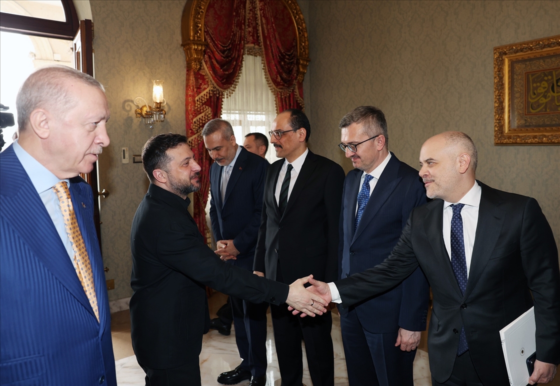 Cumhurbaşkanı Erdoğan, Ukrayna Devlet Başkanı Zelenskiy'i resmi törenle karşıladı