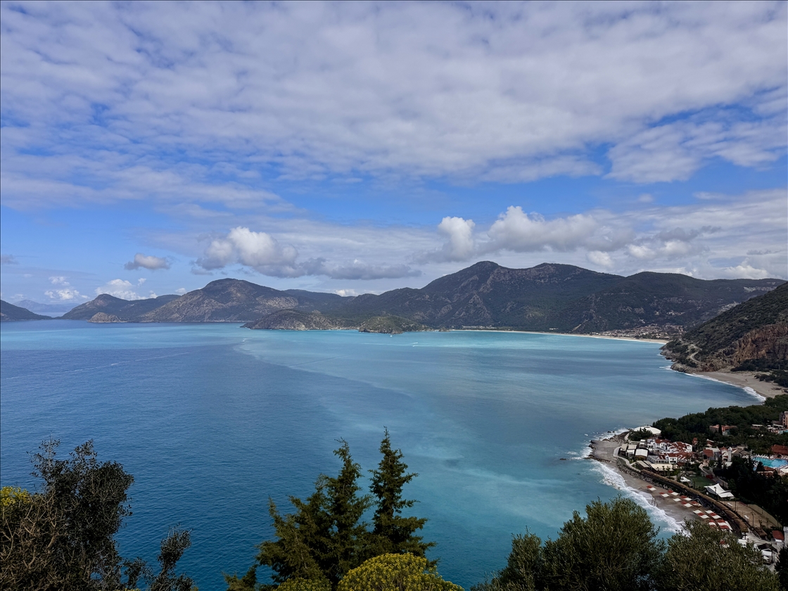 Fethiye'de sağanak sonrası Ölüdeniz turkuaz renge büründü