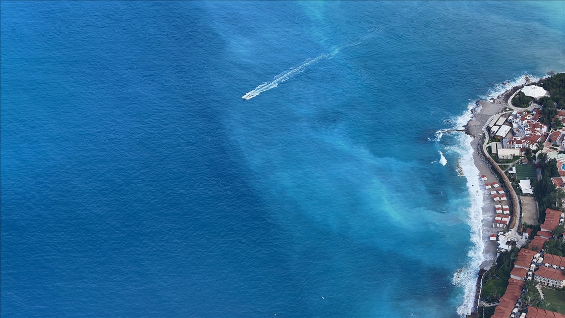 Fethiye'de sağanak sonrası Ölüdeniz turkuaz renge büründü