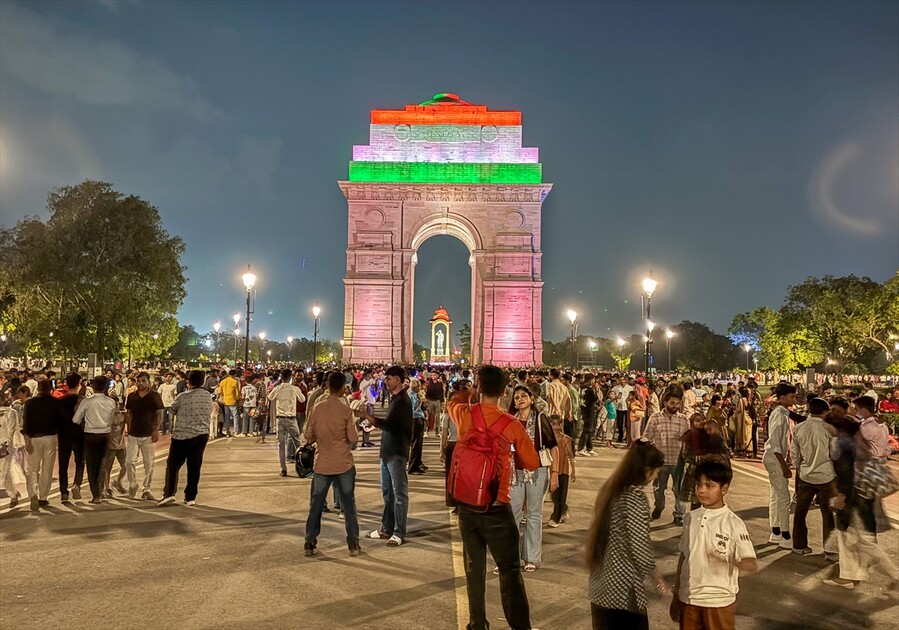 Hindistan'da dünyanın en kapsamlı nüfus sayımı sürecinin başlatıldığı bildirildi