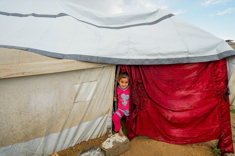 غزة - أمطار غزيرة تُغرق الطرقات وخيام النازحين الفلسطينيين