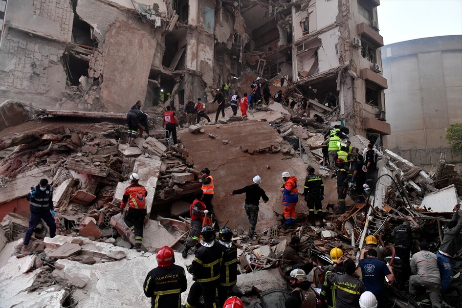 İsrail'in Beyrut'a düzenlediği şiddetli saldırılar nedeniyle bölgede oluşan yıkım görüntülendi