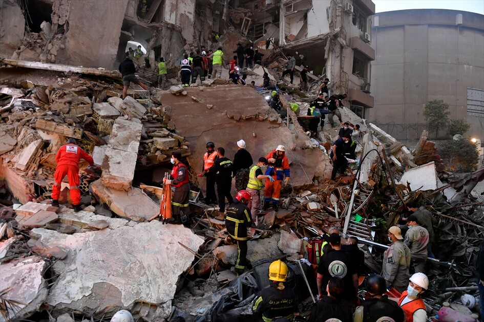 İsrail'in Beyrut'a düzenlediği şiddetli saldırılar nedeniyle bölgede oluşan yıkım görüntülendi