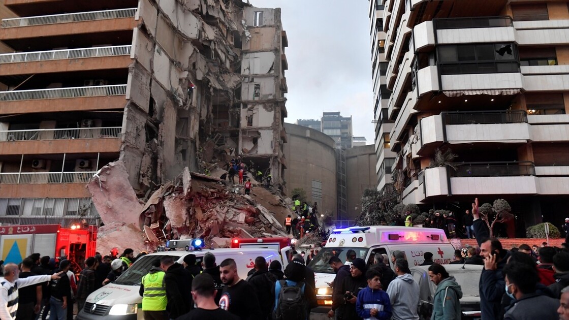 İsrail'in Beyrut'a düzenlediği şiddetli saldırılar nedeniyle bölgede oluşan yıkım görüntülendi