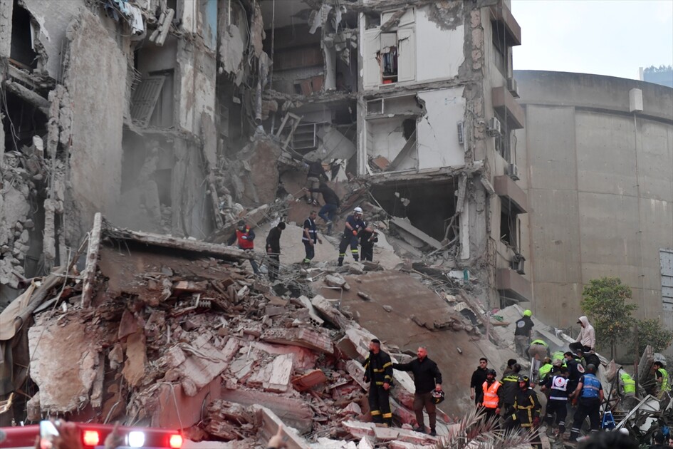 İsrail'in Beyrut'a düzenlediği şiddetli saldırılar nedeniyle bölgede oluşan yıkım görüntülendi