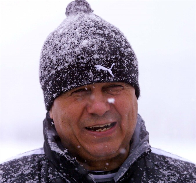 قدم.. رحيل أسطورة الكرة الرومانية ميرسيا لوسيسكو