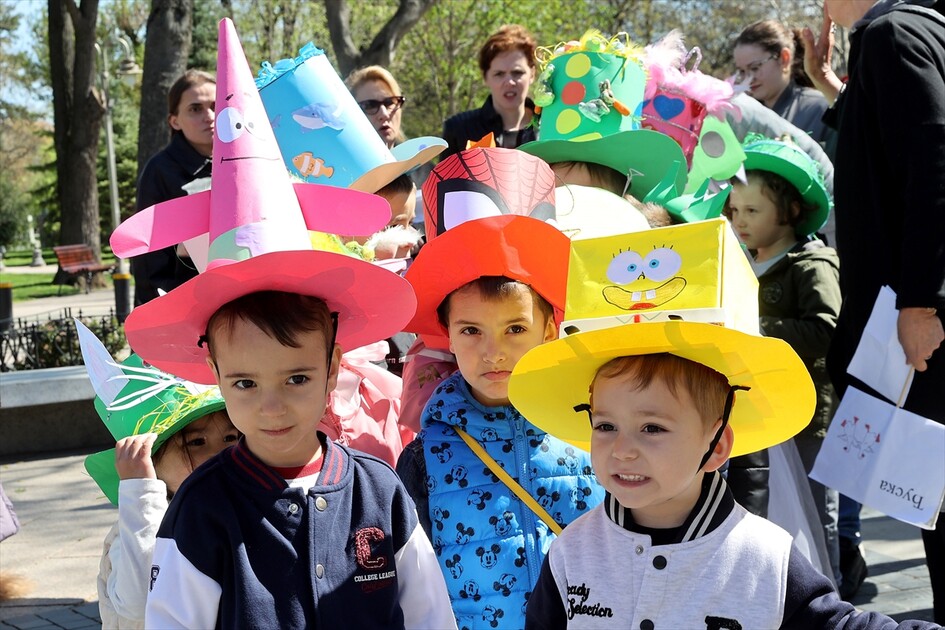 U Nišu održana „Šeširijada“, prolećni karneval dečjih šešira