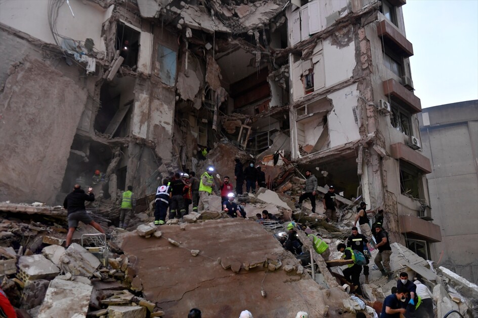 İsrail'in Beyrut'a düzenlediği şiddetli saldırılar nedeniyle bölgede oluşan yıkım görüntülendi