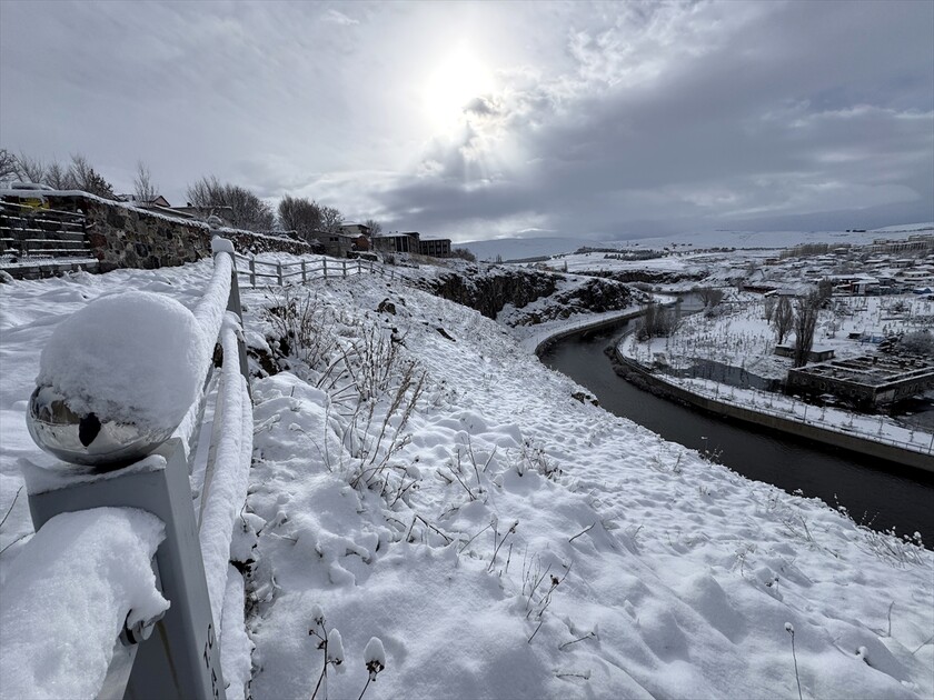 Ardahan'da kar etkisini sürdürüyor