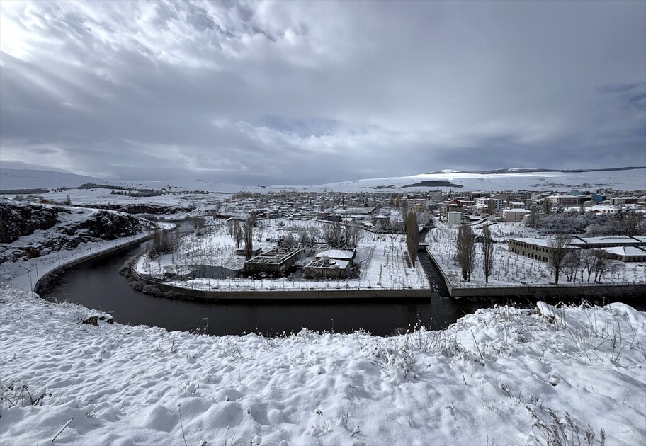 Ardahan'da kar etkisini sürdürüyor