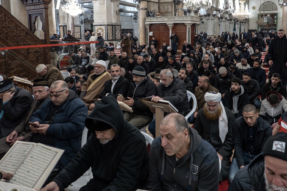 İsrail'in savaş bahanesiyle kapattığı Mescid-i Aksa, 41 gün sonra ibadete açıldı
