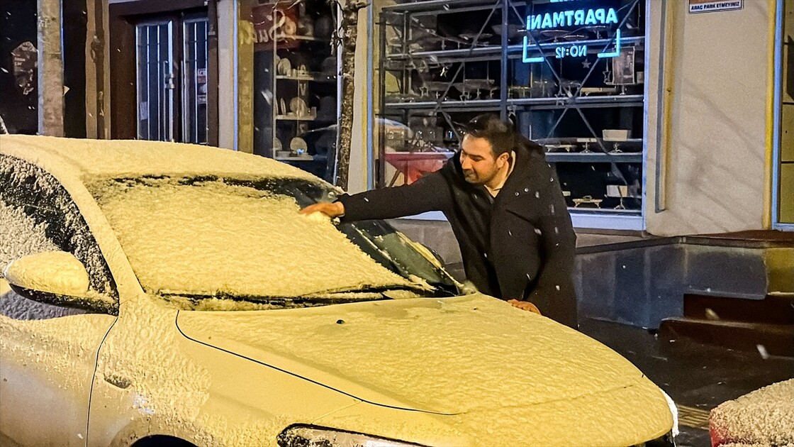 Erzurum'da kar yağışı etkili oldu