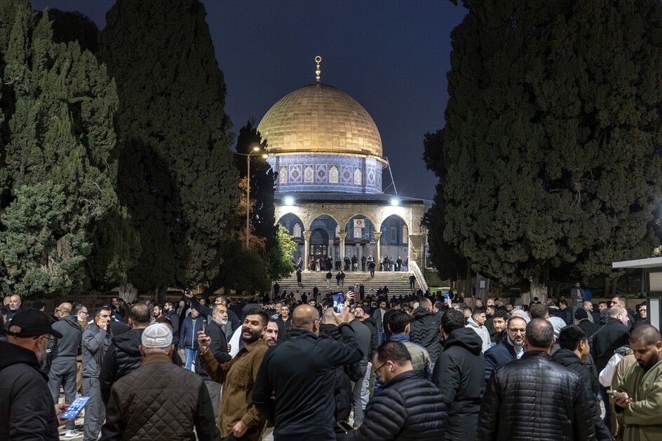 İsrail'in savaş bahanesiyle kapattığı Mescid-i Aksa, 41 gün sonra ibadete açıldı