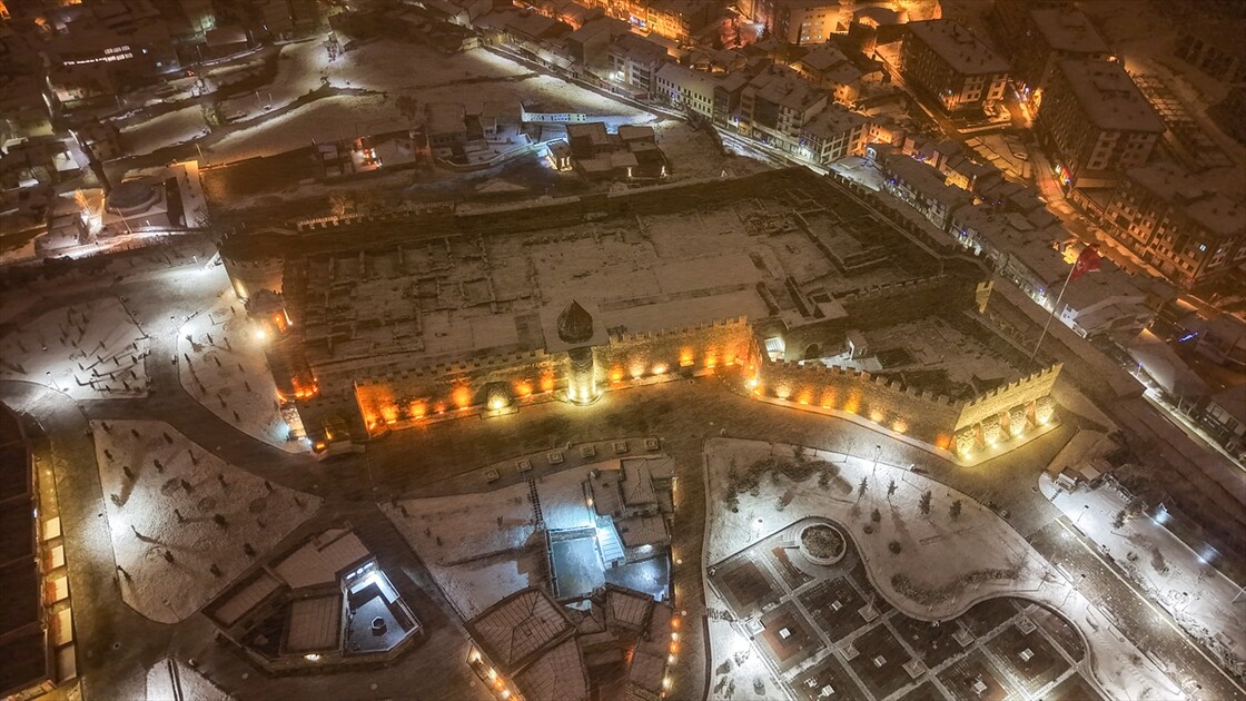 Erzurum'da kar yağışı etkili oldu