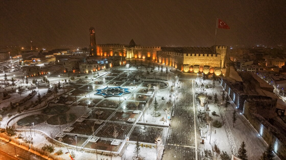 Erzurum'da kar yağışı etkili oldu