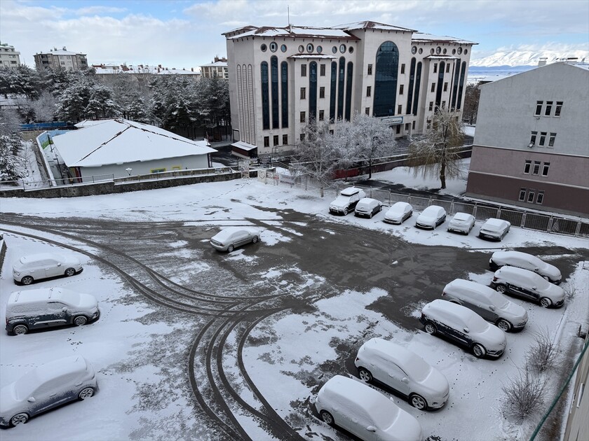 Erzurum'da kar etkili oldu