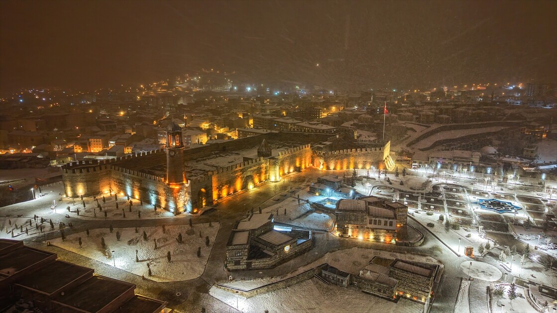 Erzurum'da kar yağışı etkili oldu