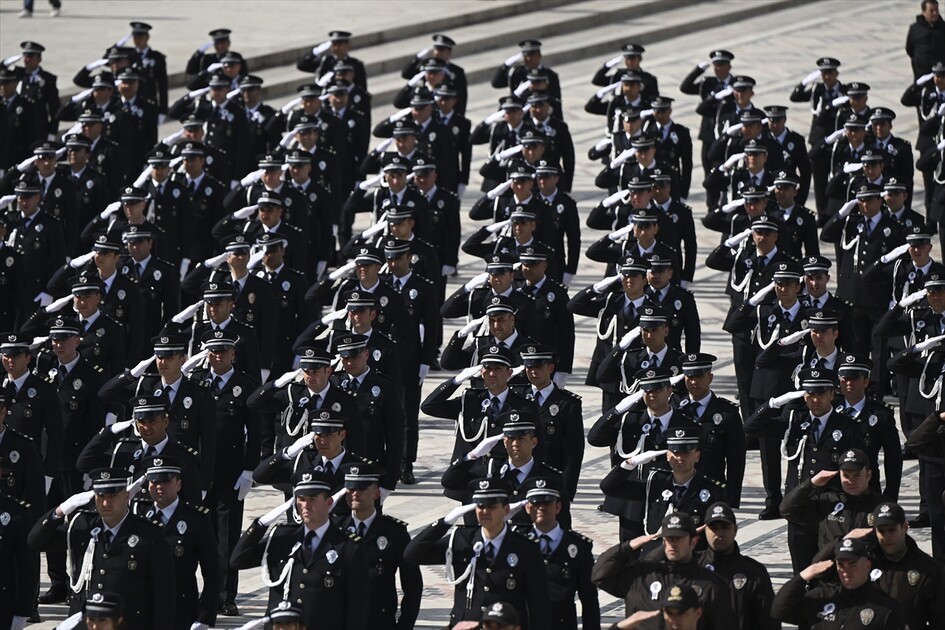 Emniyet teşkilatından Anıtkabir'e