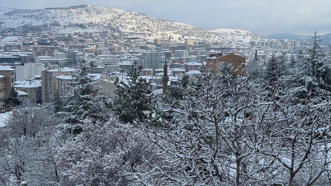 Yozgat'ta nisanda kar yağışı etkili oldu