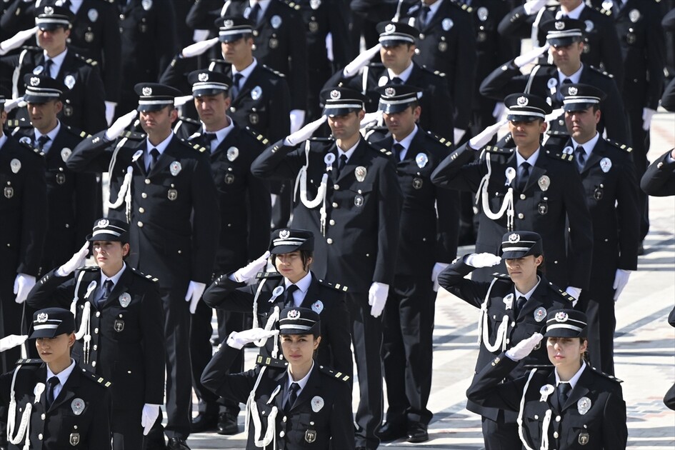 Emniyet teşkilatından Anıtkabir'e