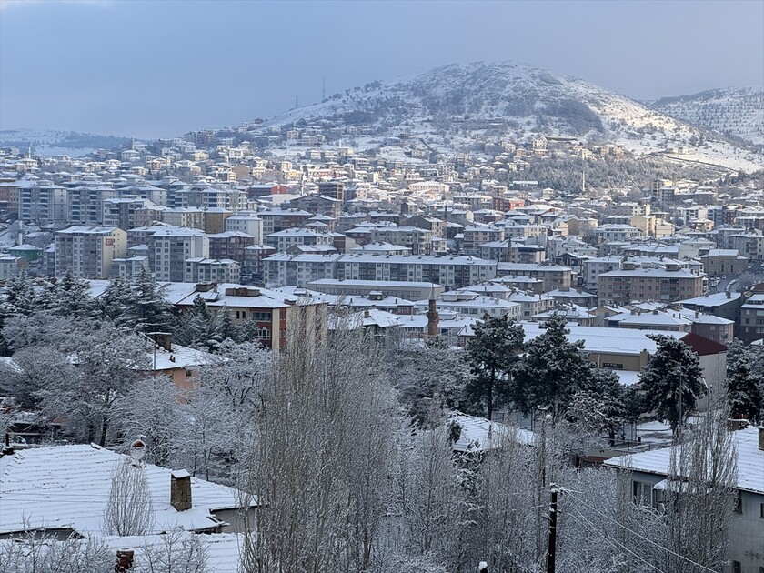 Yozgat'ta nisanda kar yağışı etkili oldu