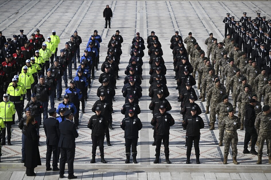 Emniyet teşkilatından Anıtkabir'e