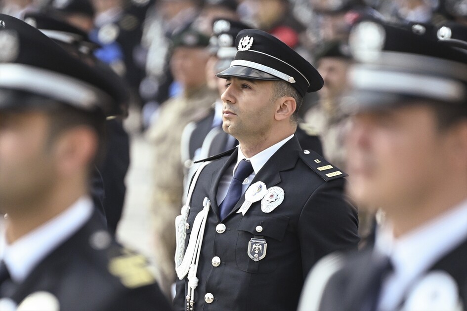 Emniyet teşkilatından Anıtkabir'e