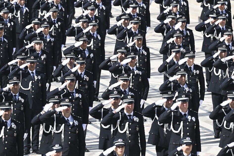 Emniyet teşkilatından Anıtkabir'e