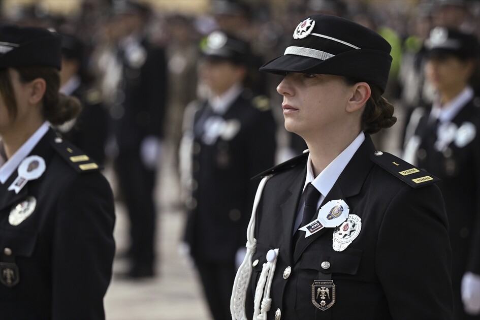 Emniyet teşkilatından Anıtkabir'e