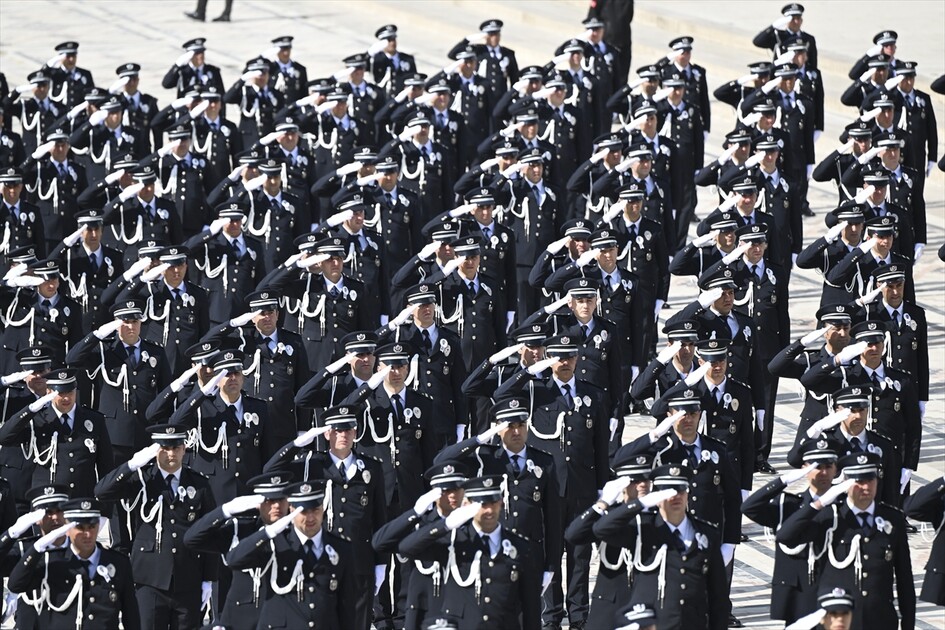 Emniyet teşkilatından Anıtkabir'e