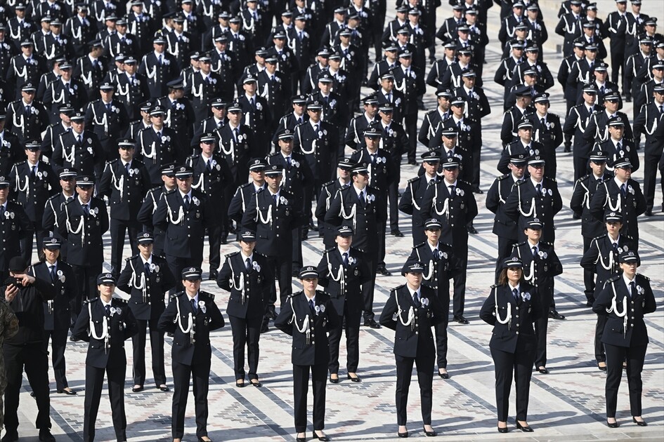 Emniyet teşkilatından Anıtkabir'e