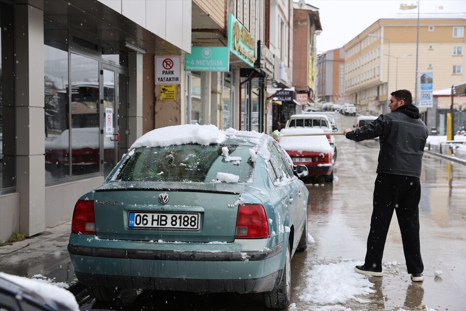 Bayburt'ta kar etkili oluyor