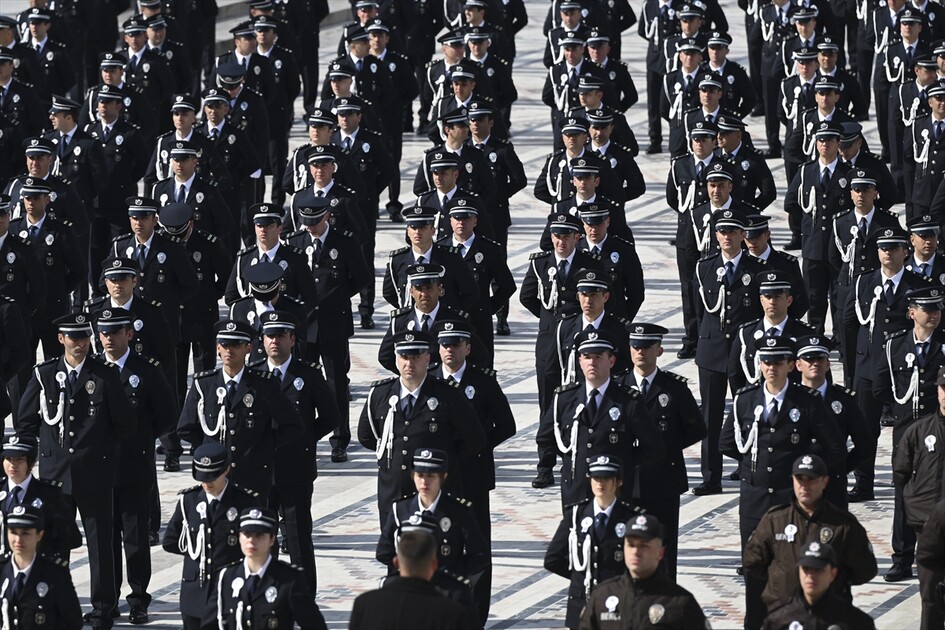 Emniyet teşkilatından Anıtkabir'e