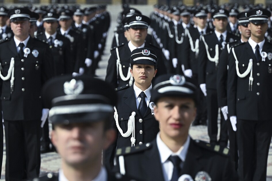 Emniyet teşkilatından Anıtkabir'e