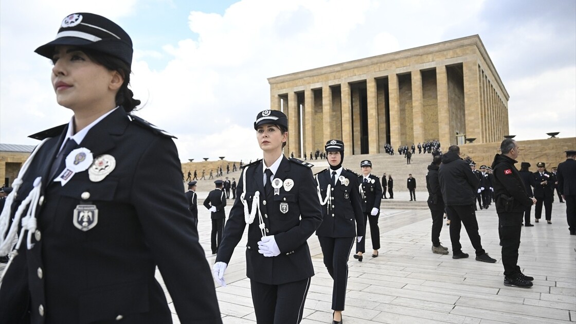 Emniyet teşkilatından Anıtkabir'e