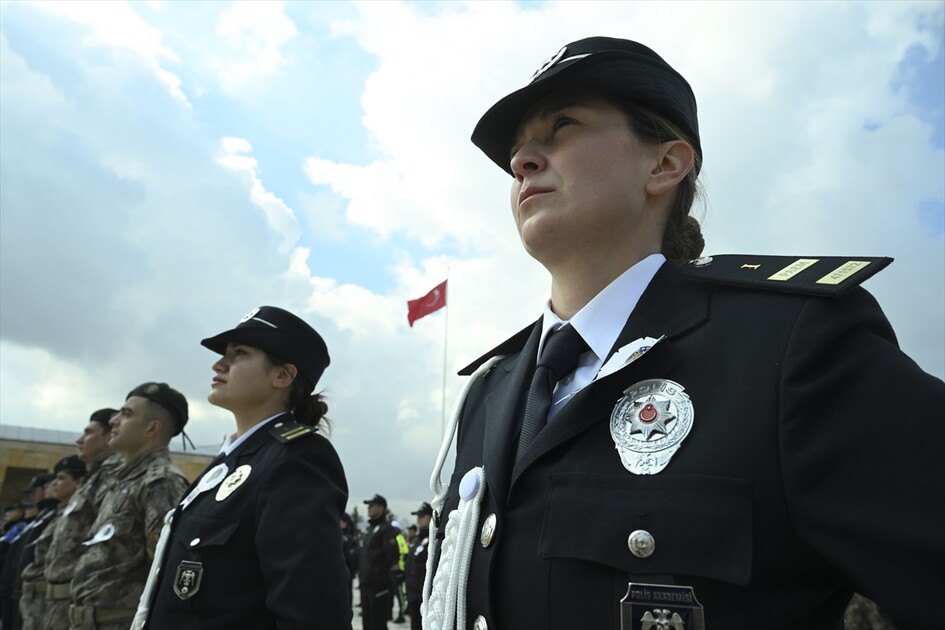 Emniyet teşkilatından Anıtkabir'e