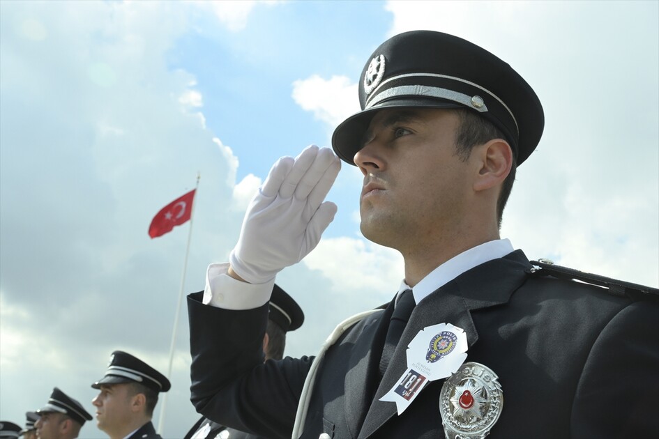 Emniyet teşkilatından Anıtkabir'e