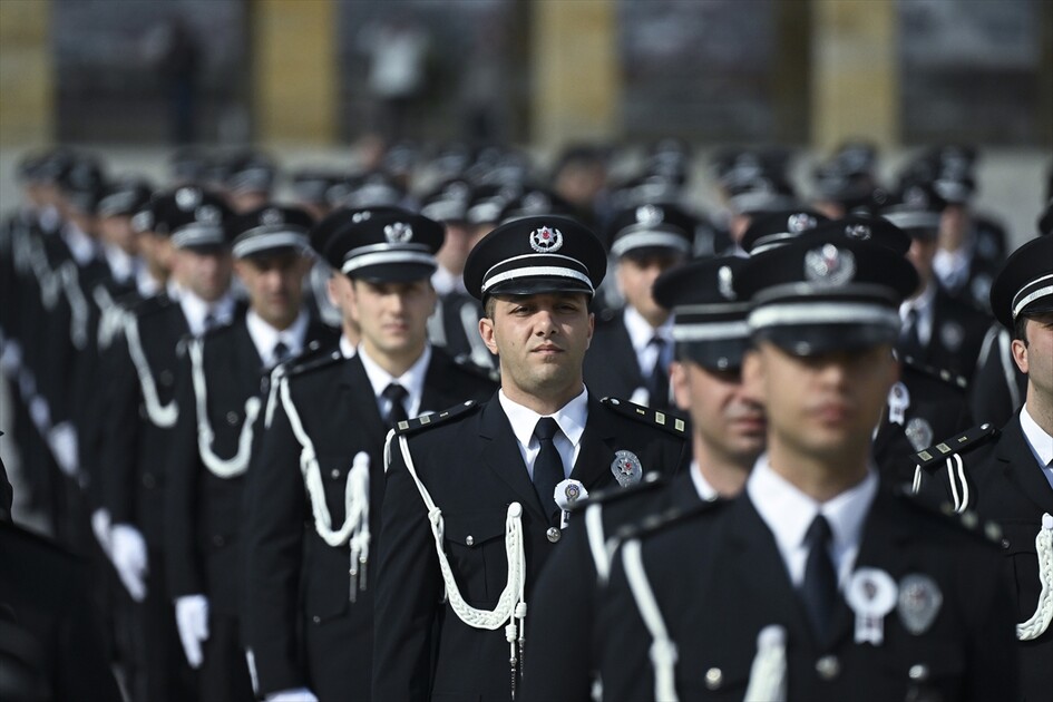 Emniyet teşkilatından Anıtkabir'e