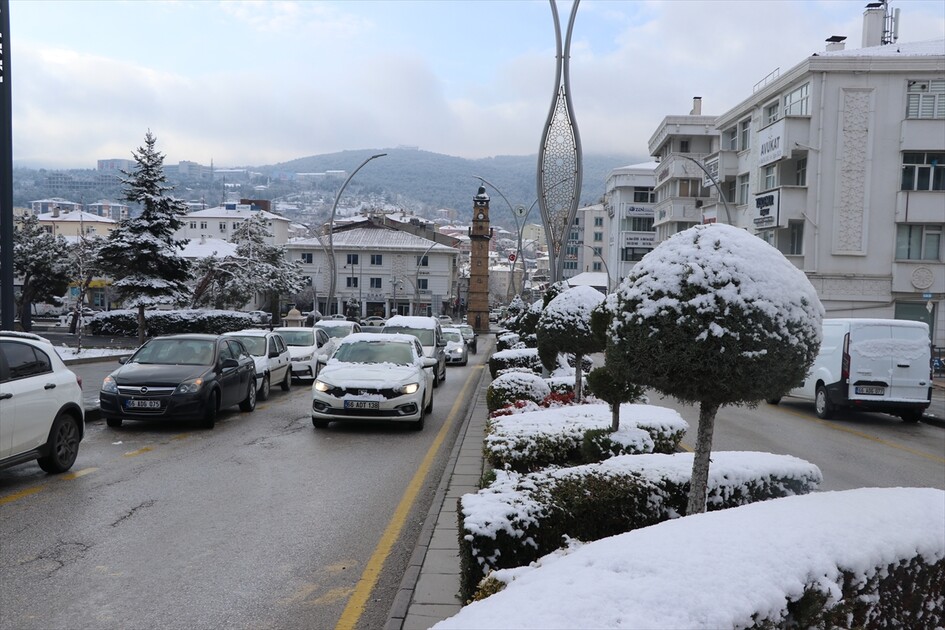 Yozgat'ta nisanda kar yağışı etkili oldu